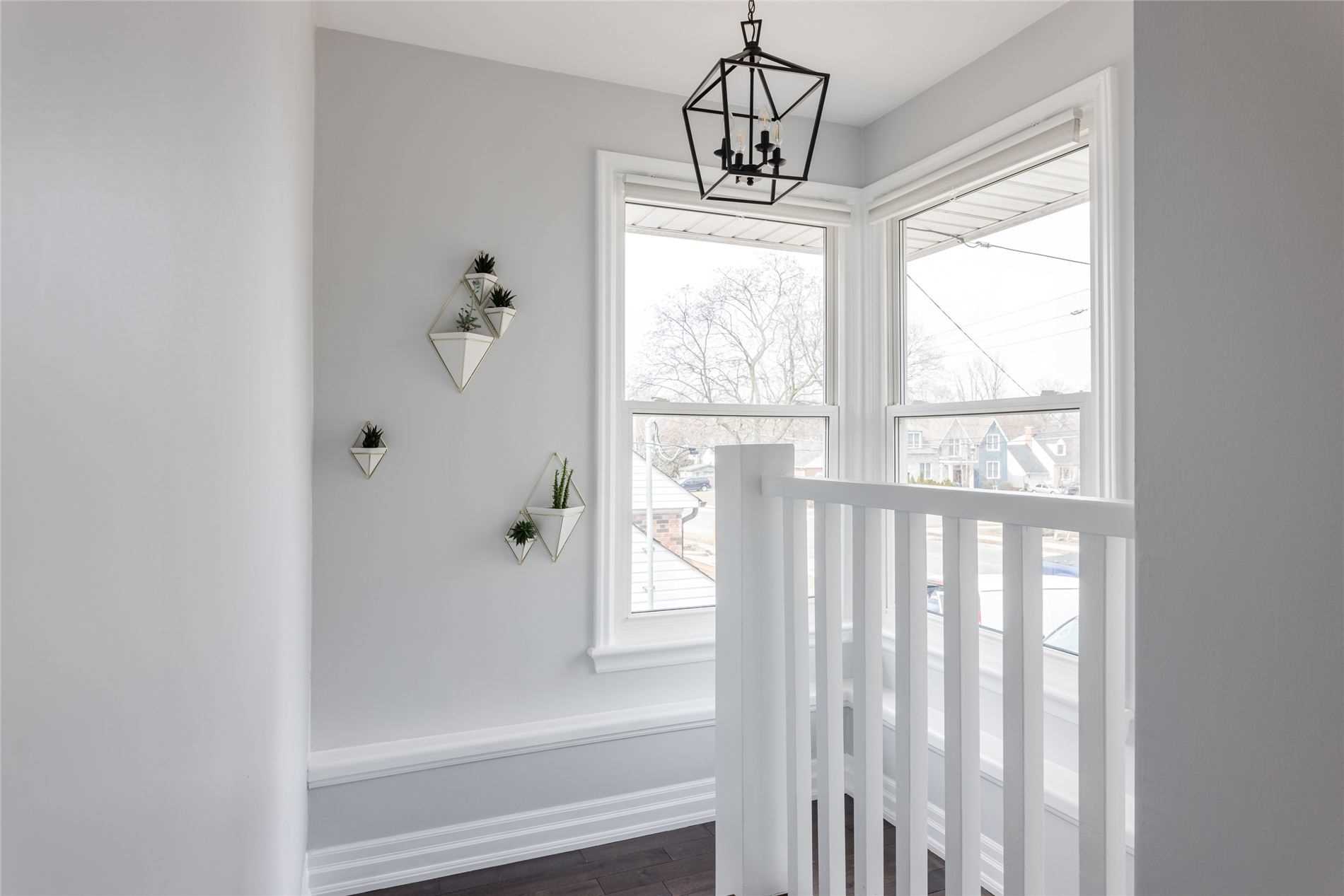 226 Queen Mary Dr