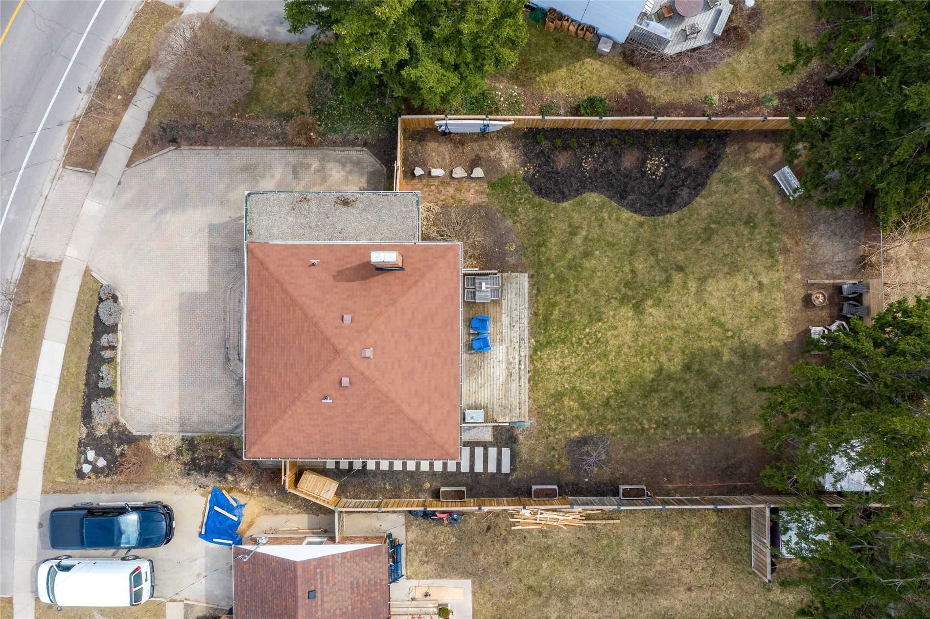 226 Queen Mary Dr