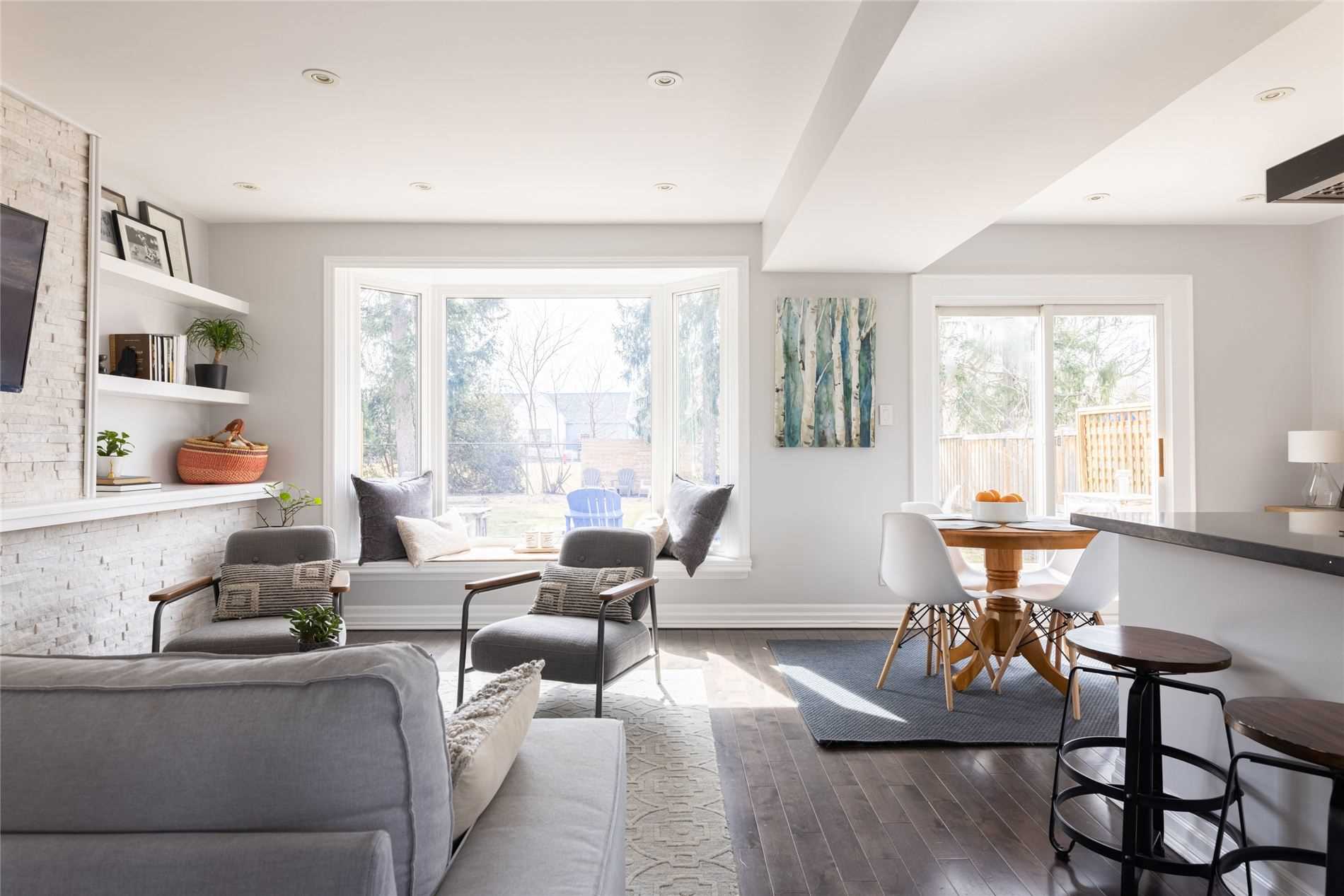 226 Queen Mary Dr