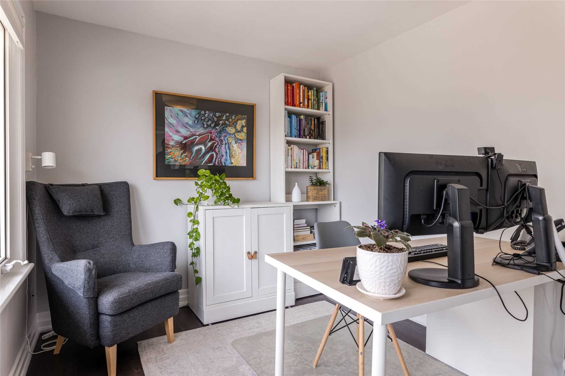 226 Queen Mary Dr