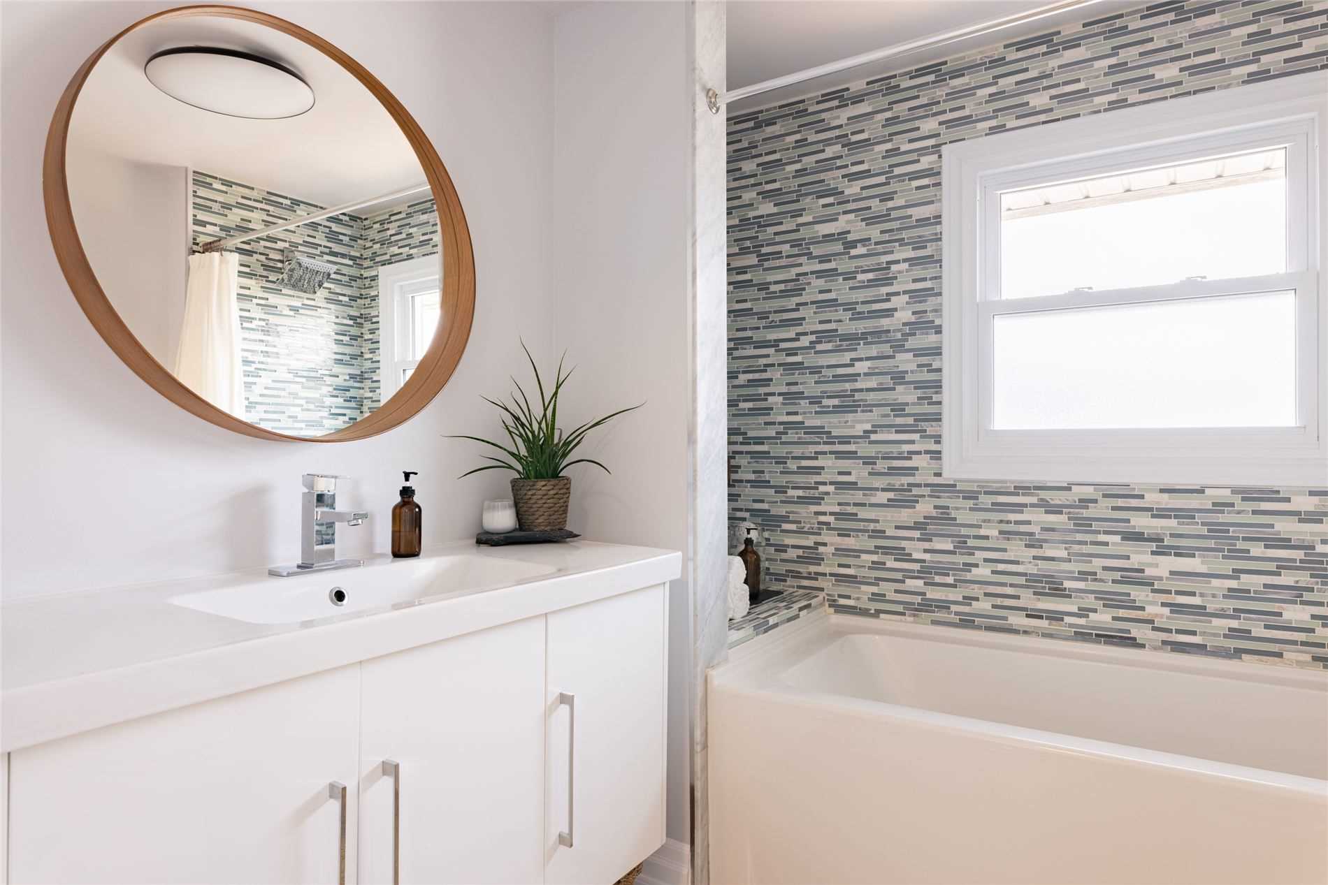 226 Queen Mary Dr