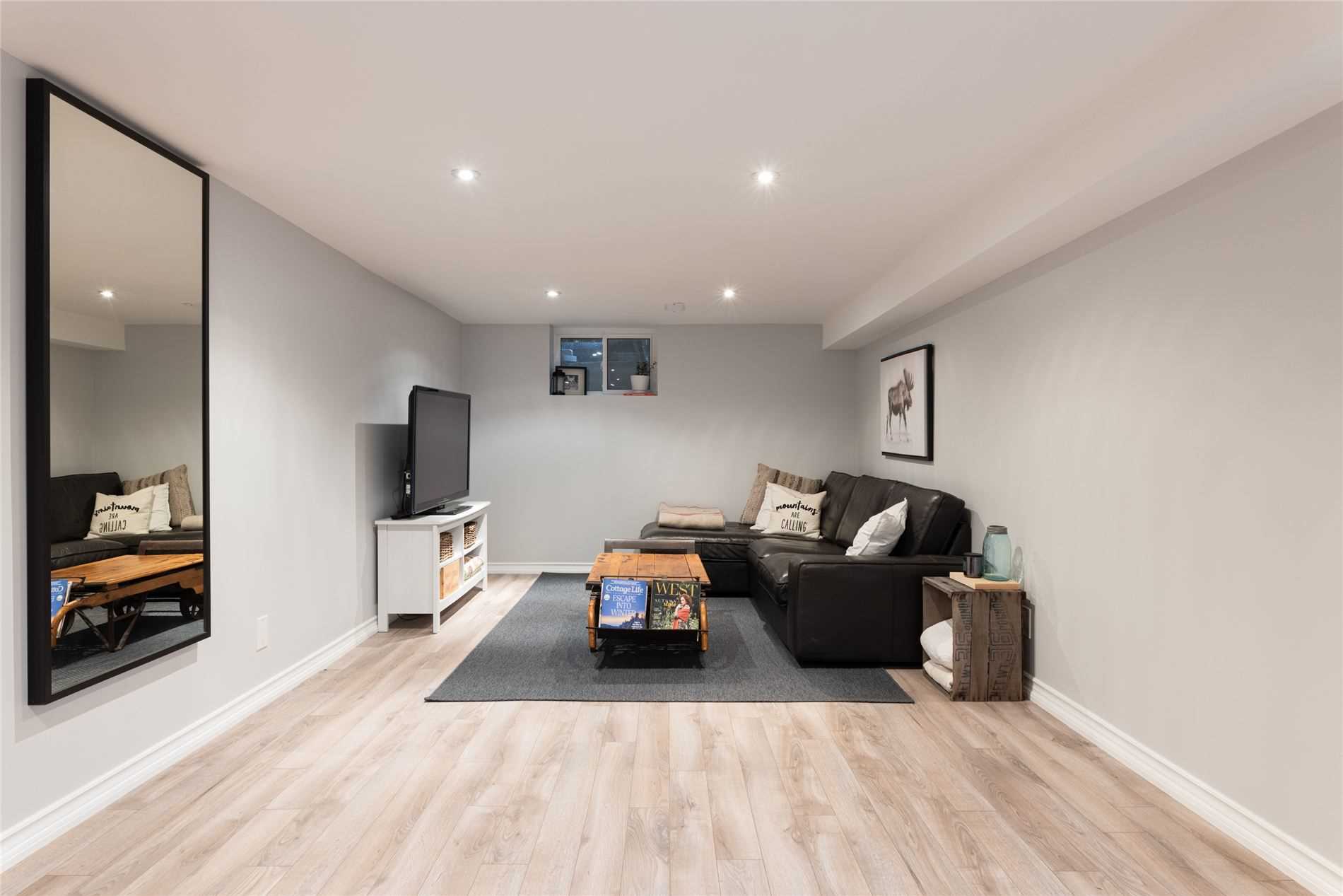 226 Queen Mary Dr