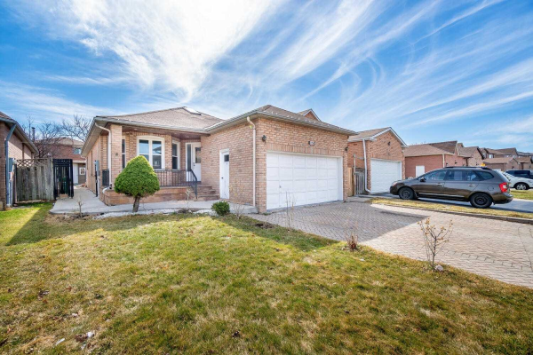 104 Torrance Wood, Brampton