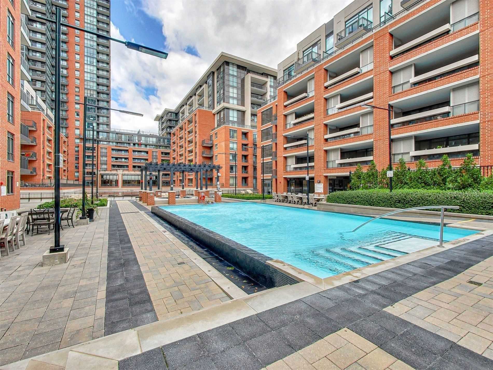 800 Lawrence Ave W, #822