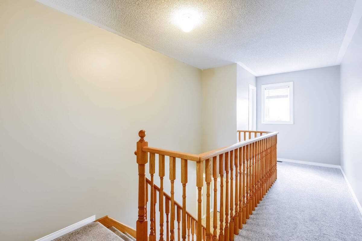 182 Howard Cres