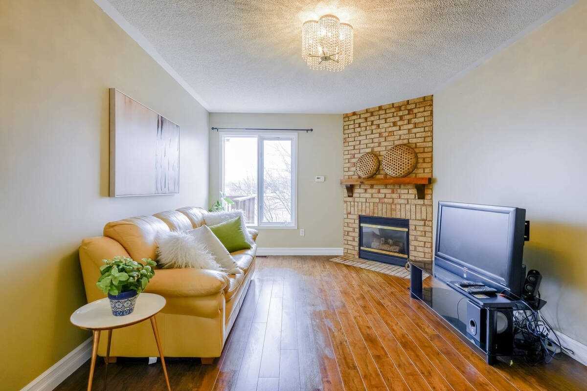 182 Howard Cres