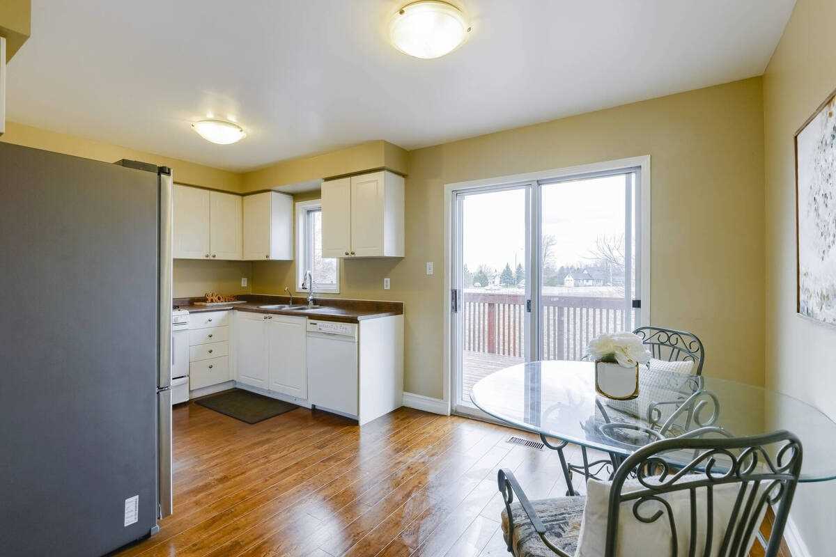 182 Howard Cres