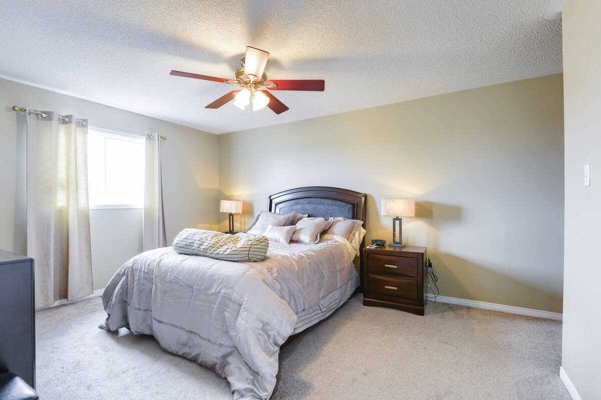 182 Howard Cres