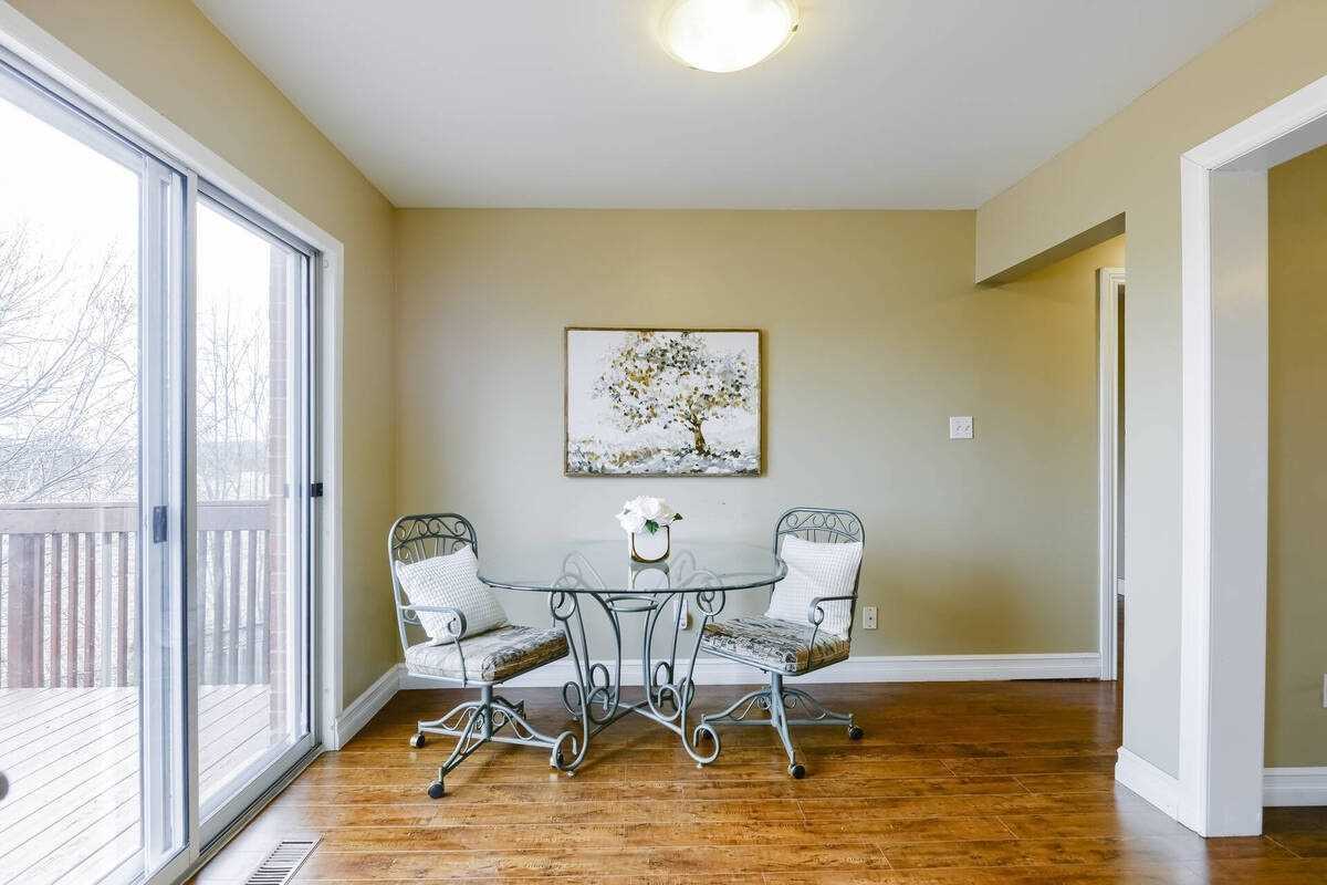 182 Howard Cres