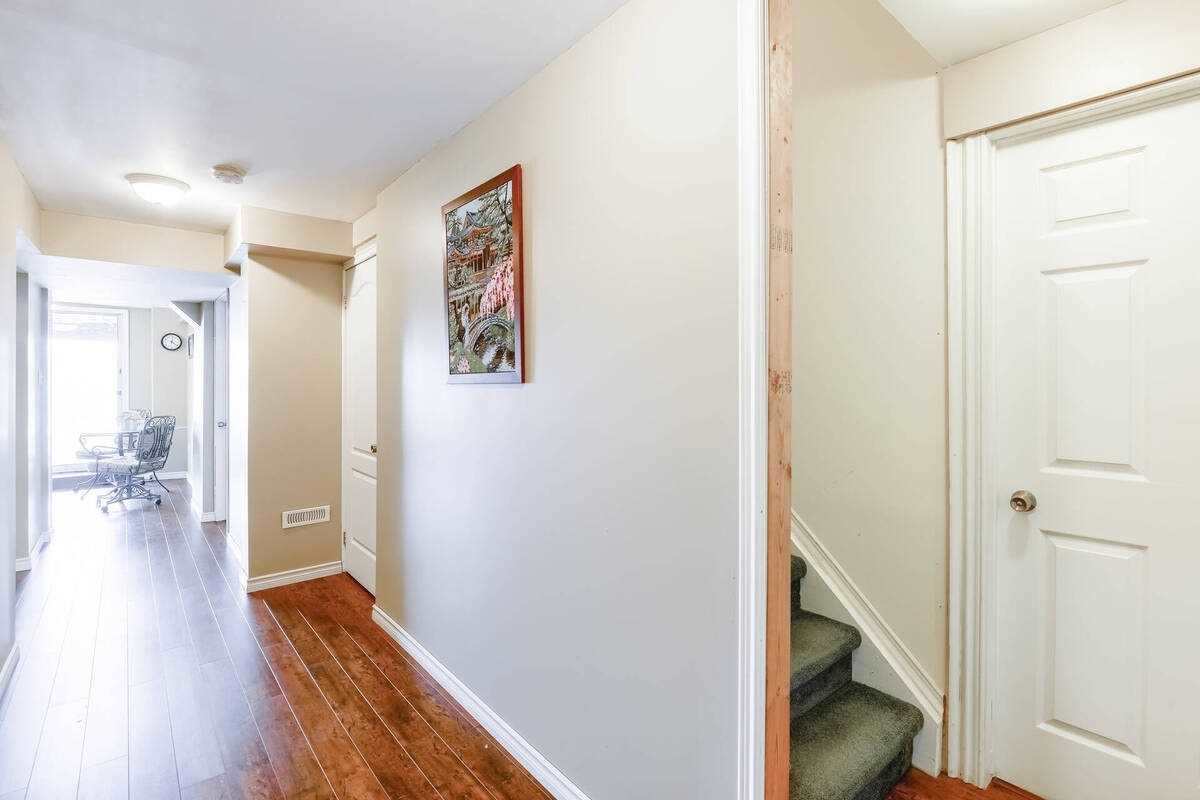 182 Howard Cres