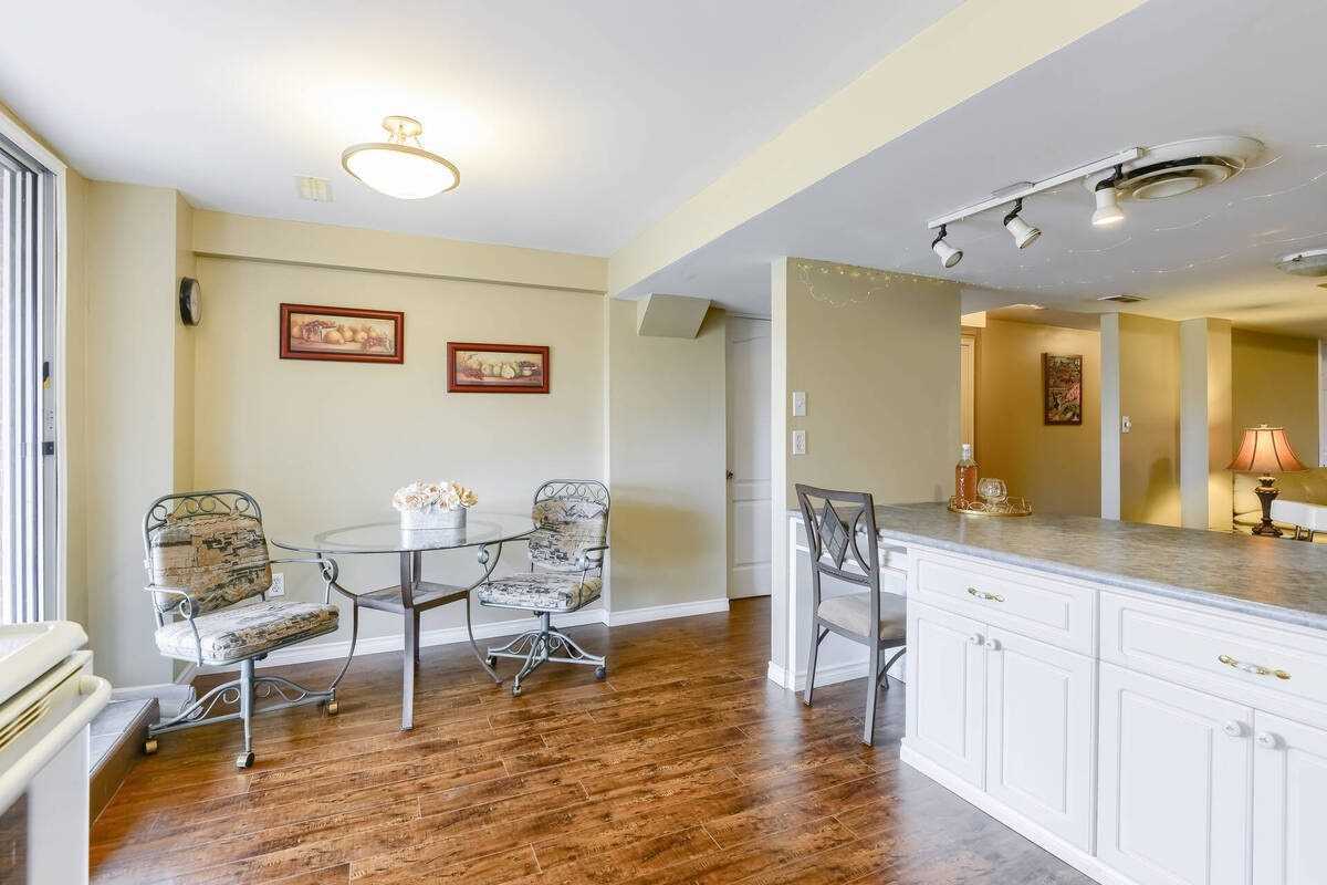 182 Howard Cres