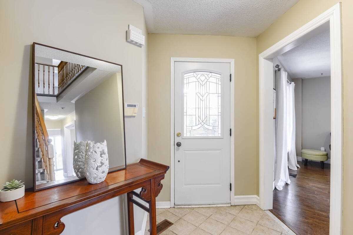 182 Howard Cres