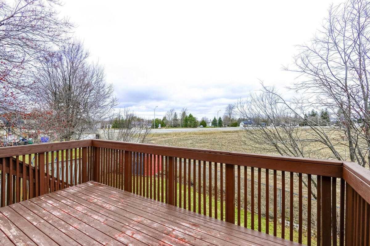 182 Howard Cres