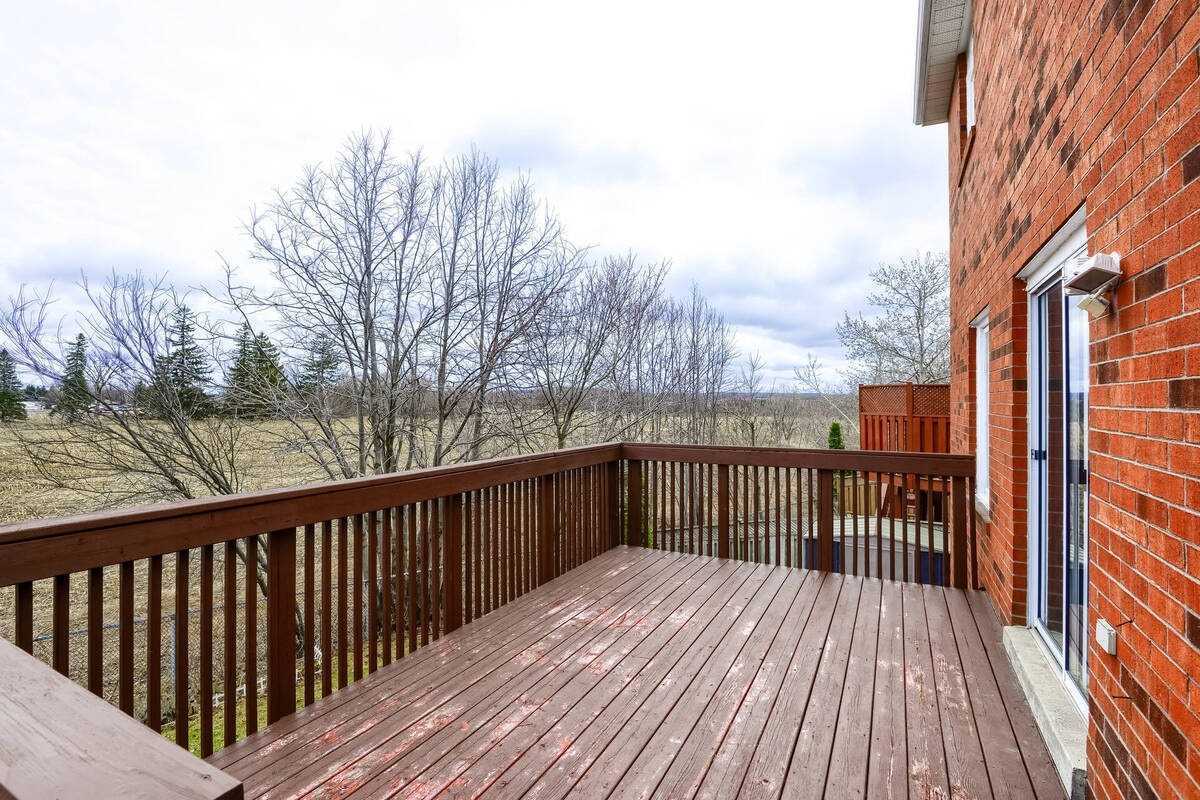 182 Howard Cres