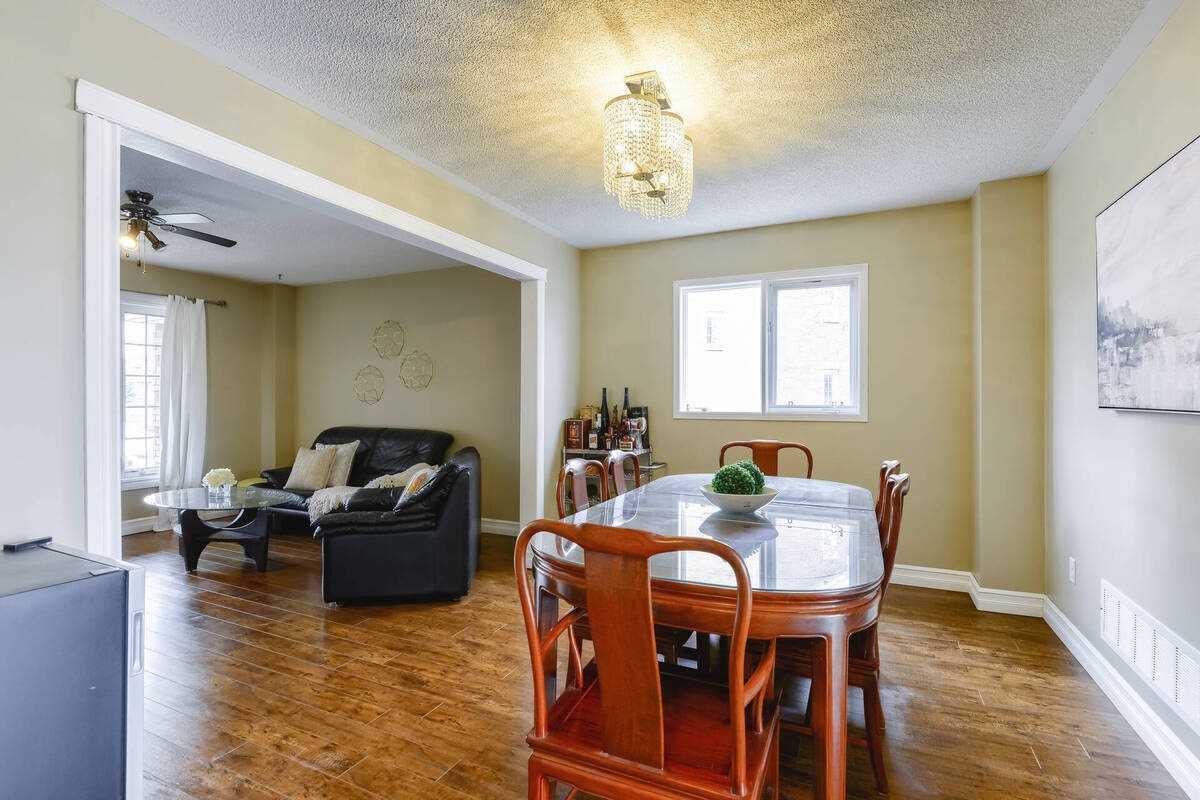 182 Howard Cres