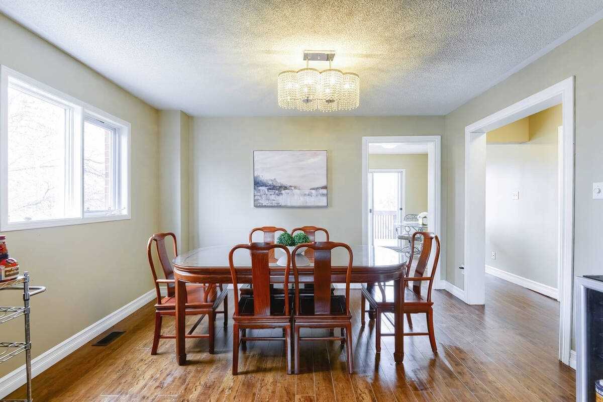 182 Howard Cres