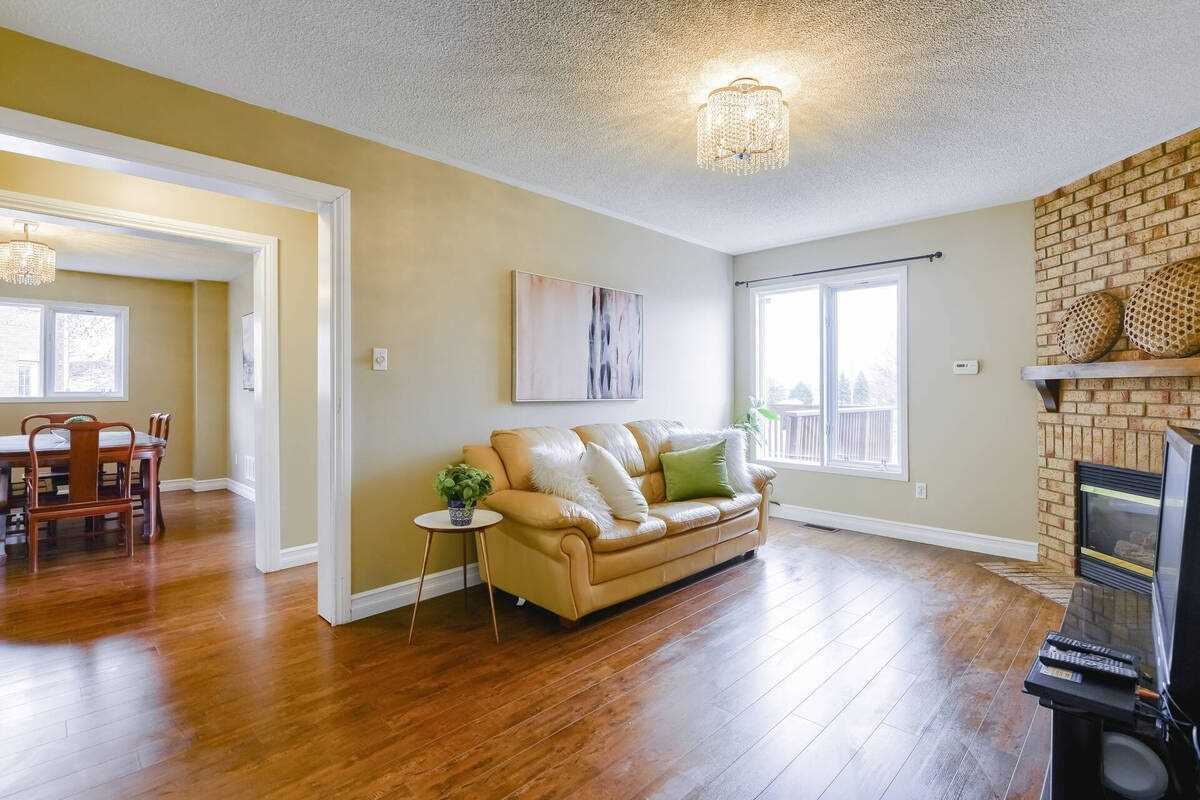 182 Howard Cres