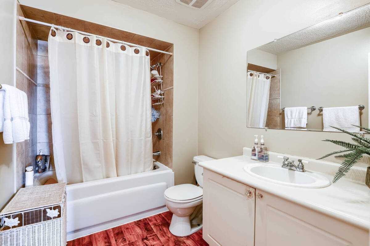 182 Howard Cres