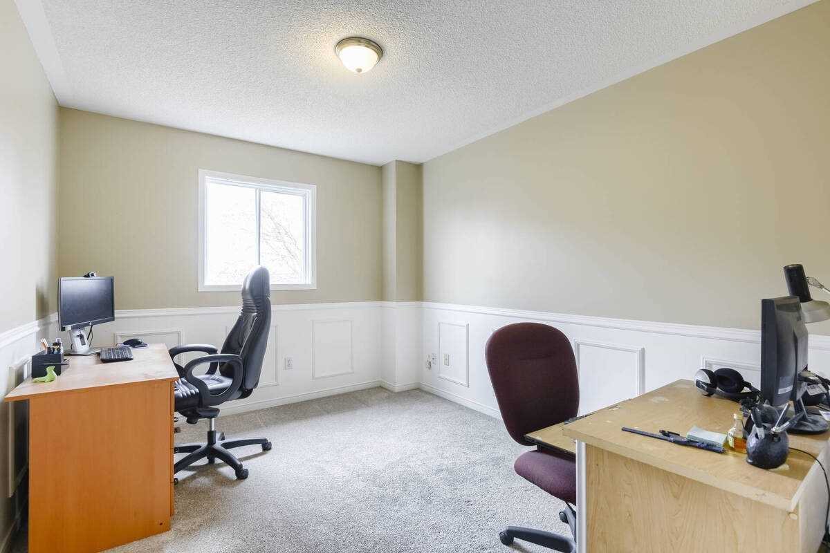 182 Howard Cres
