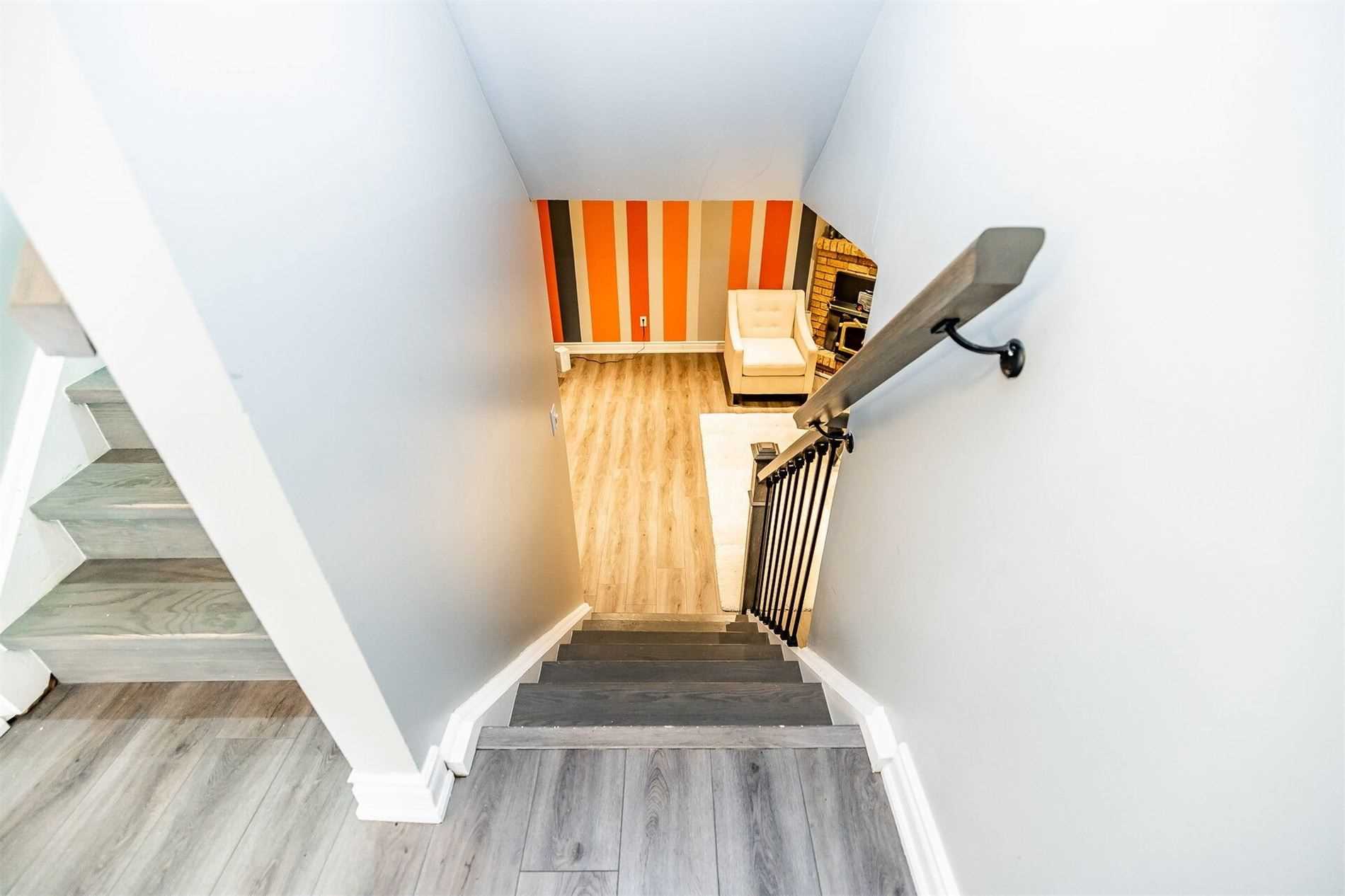 25 Hockley Path