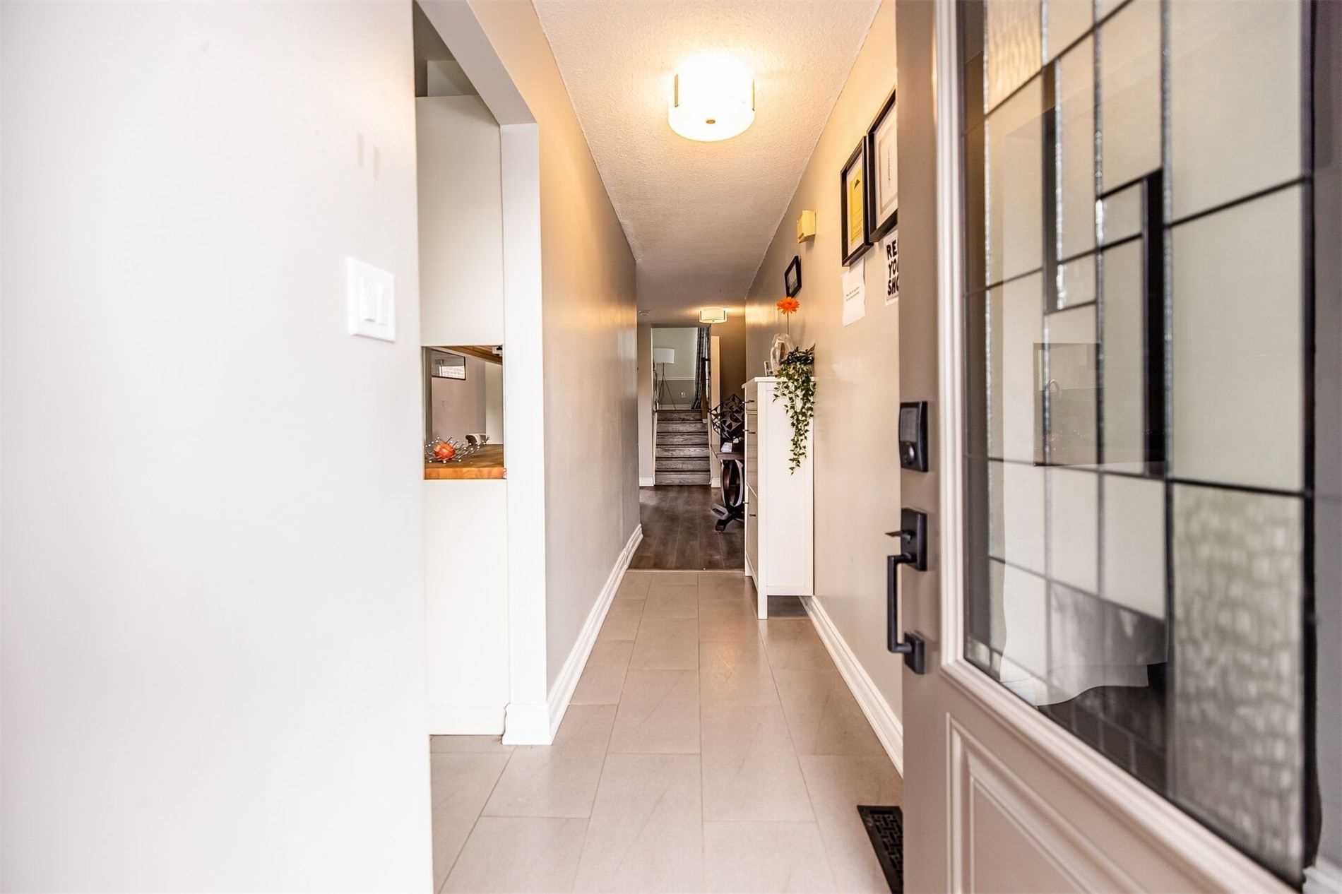 25 Hockley Path