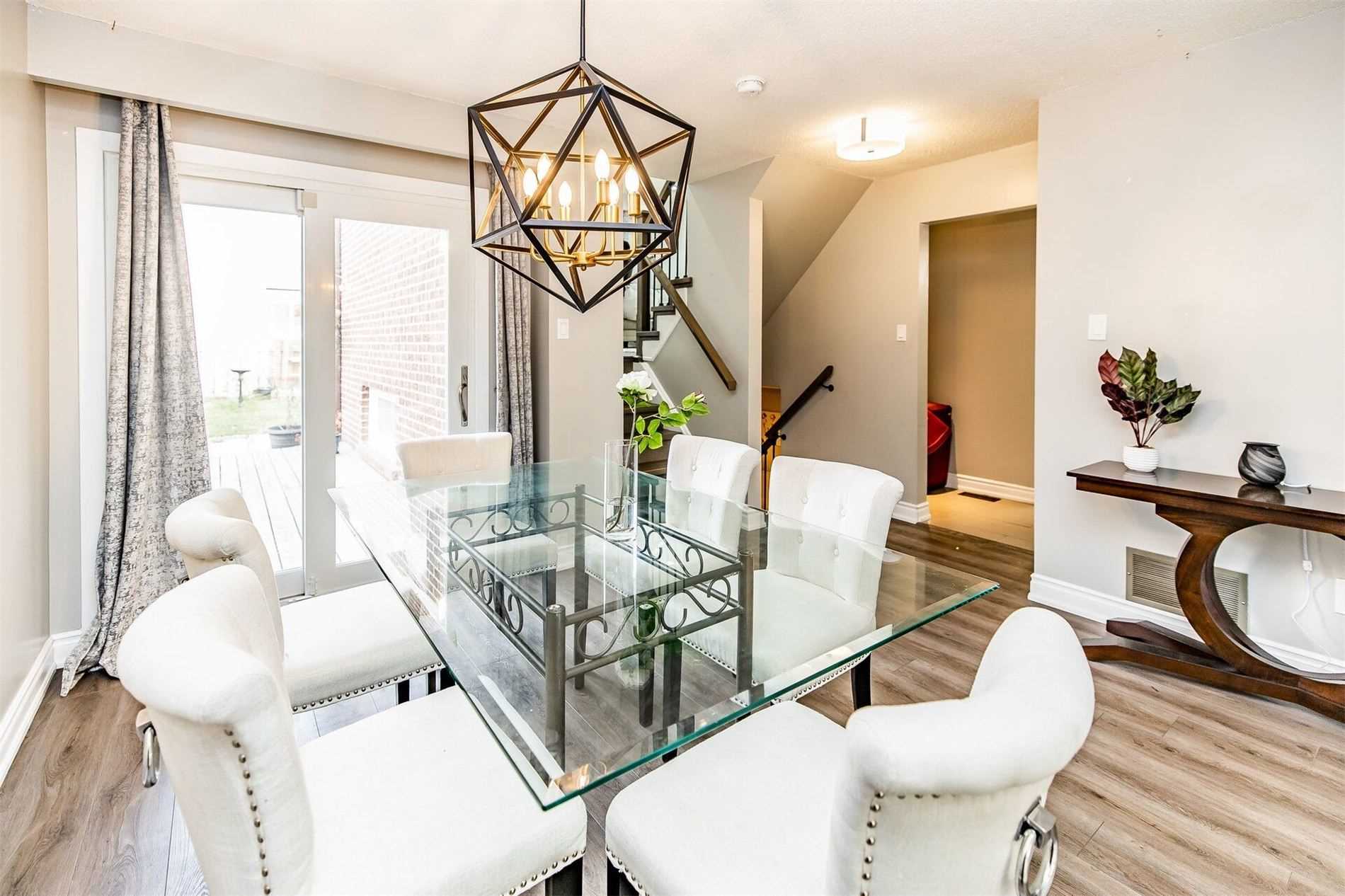 25 Hockley Path
