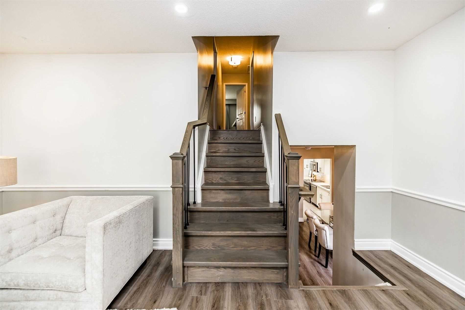 25 Hockley Path