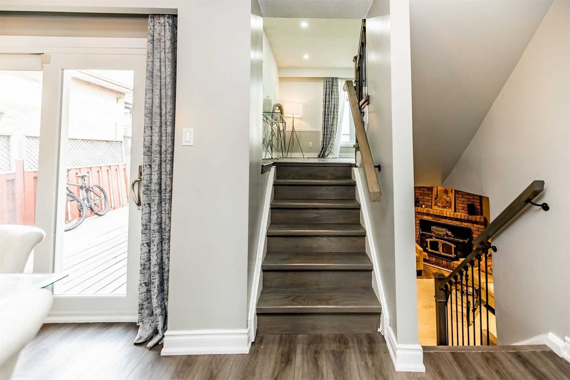 25 Hockley Path