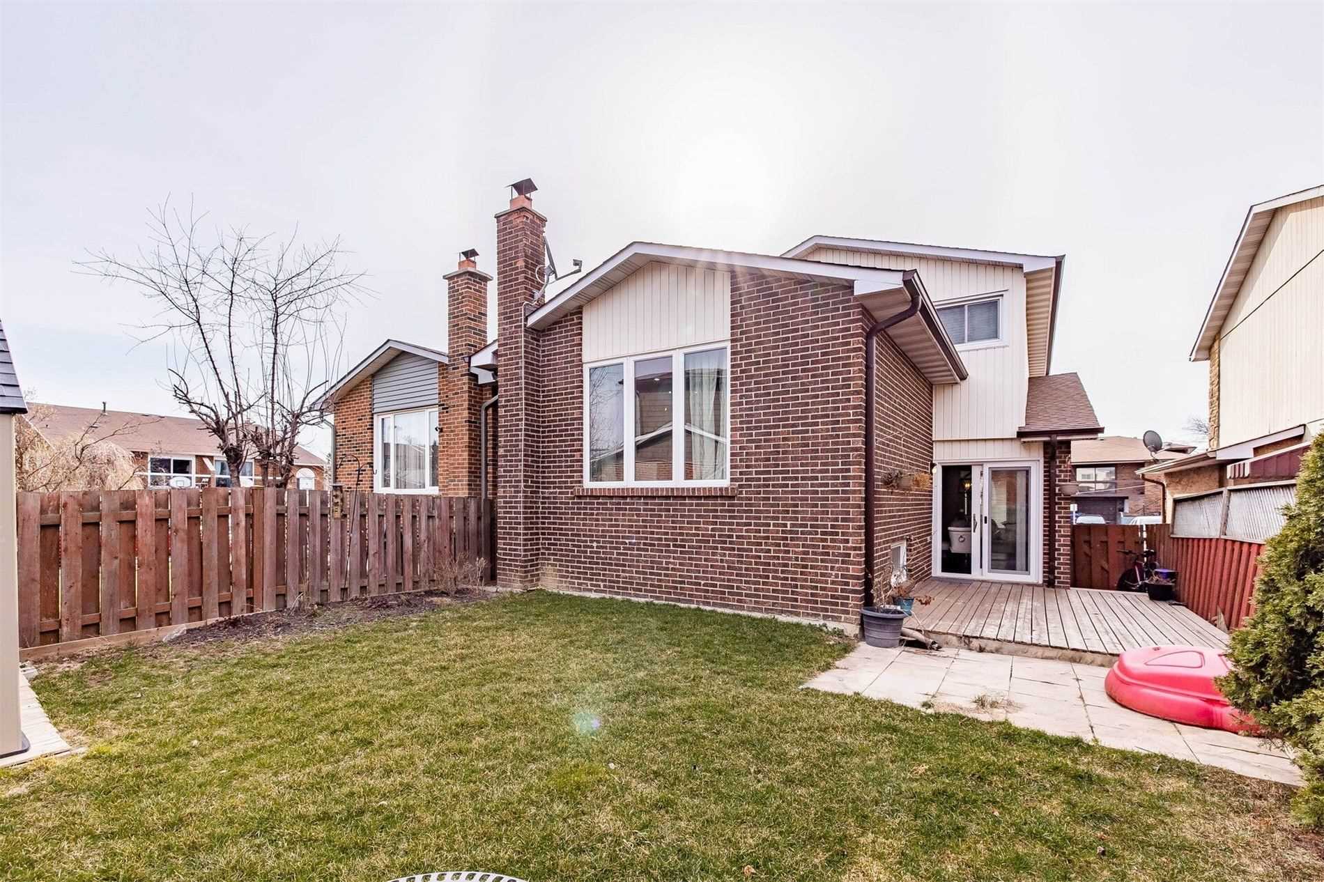 25 Hockley Path