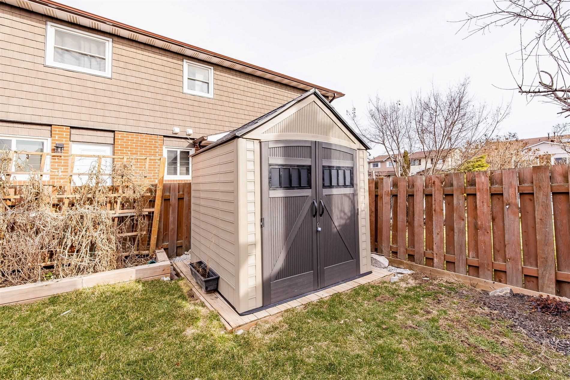 25 Hockley Path