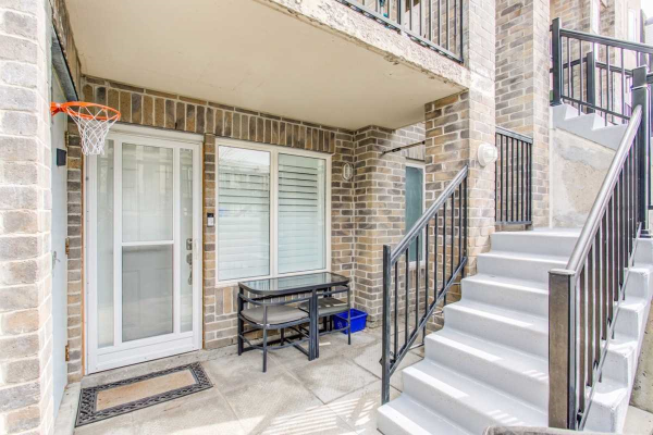 105 George Appleton Way 105 George Appleton Way