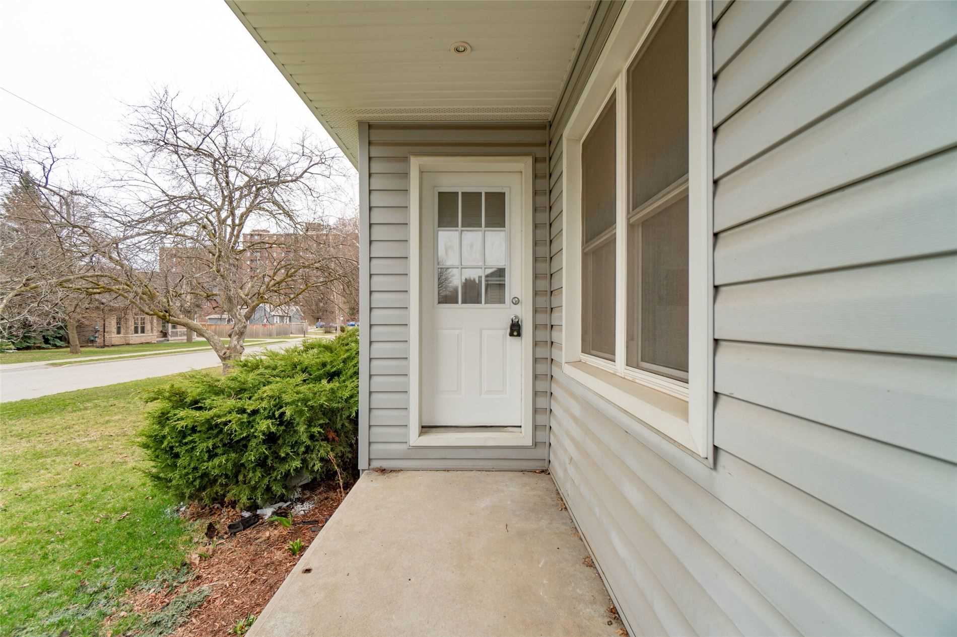 27 John St