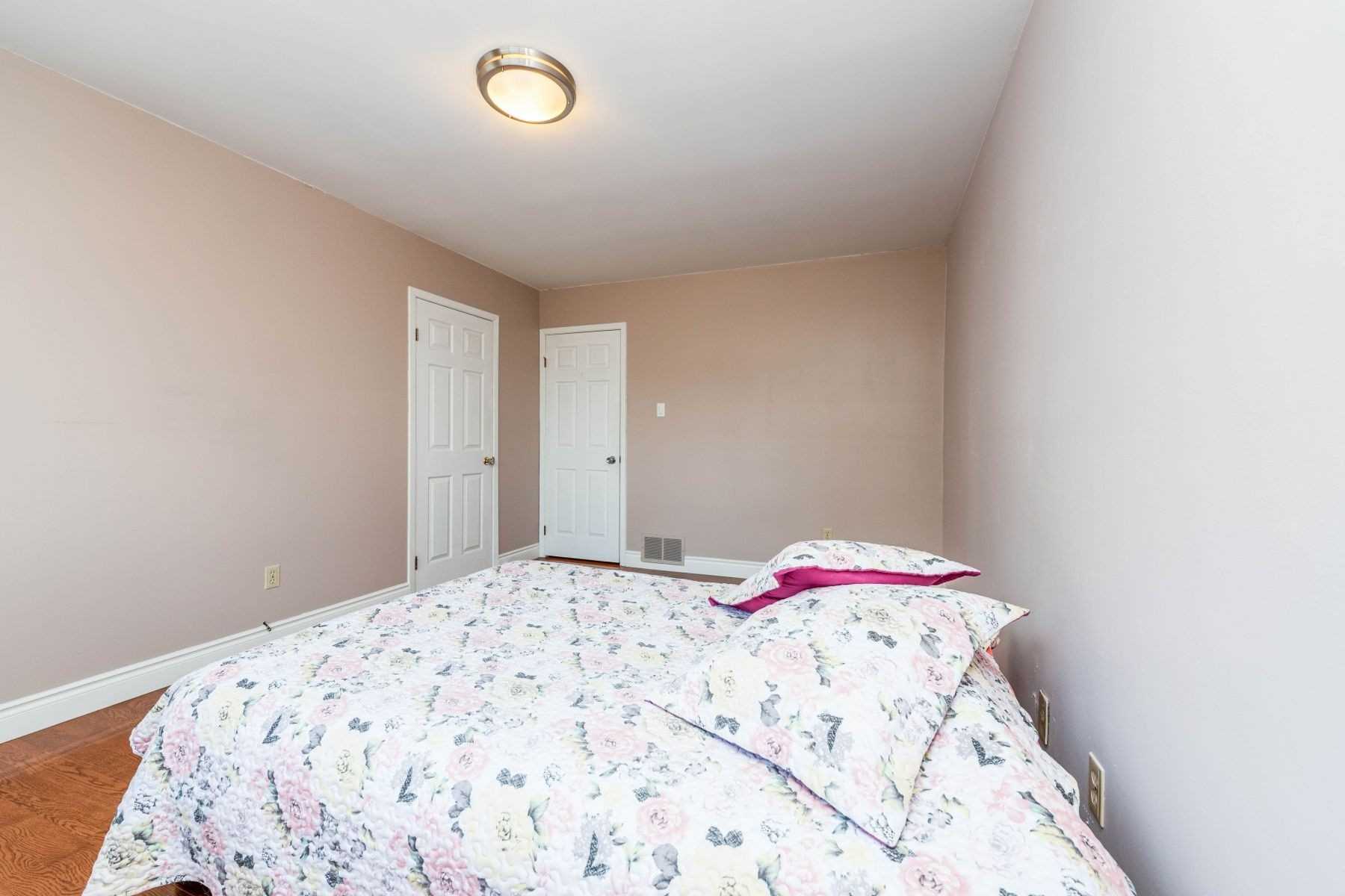 2483 Yarmouth Cres