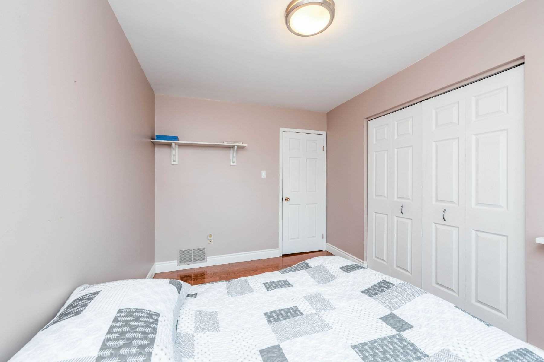2483 Yarmouth Cres