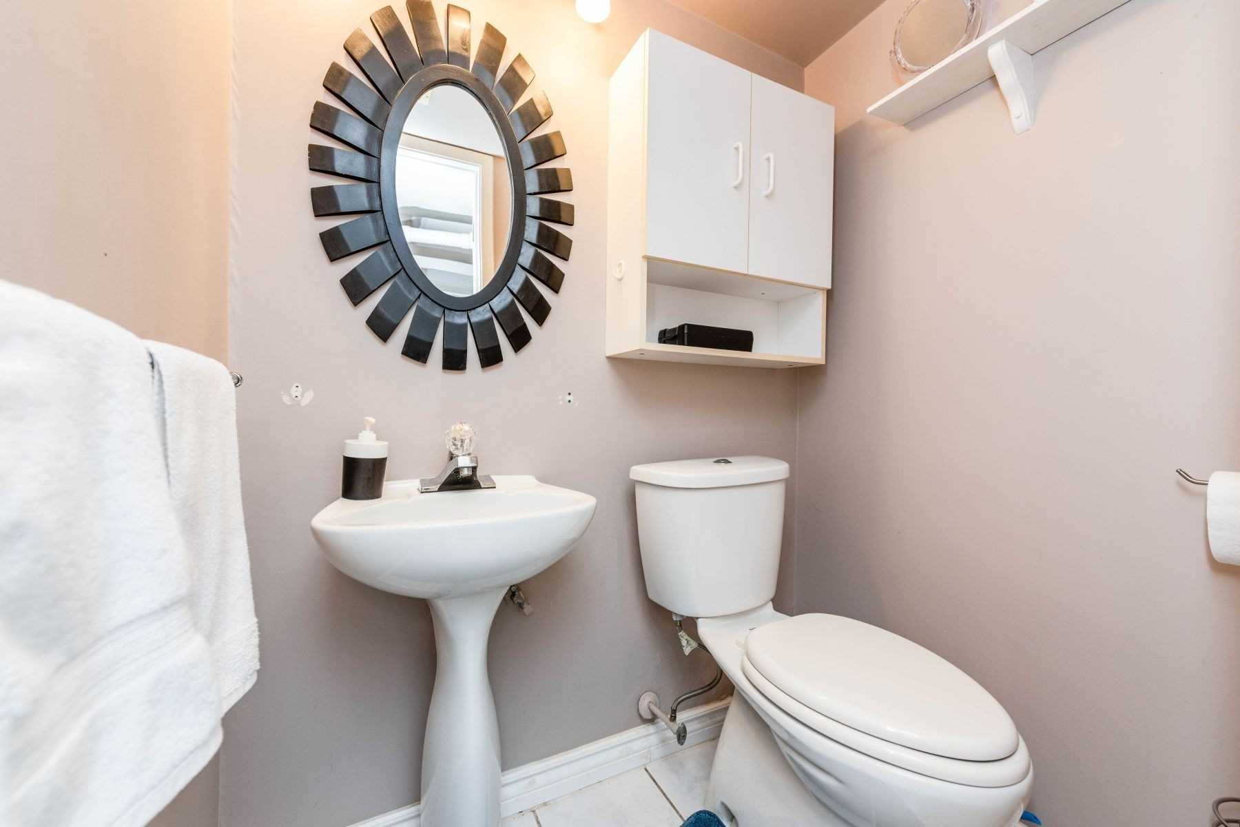 2483 Yarmouth Cres