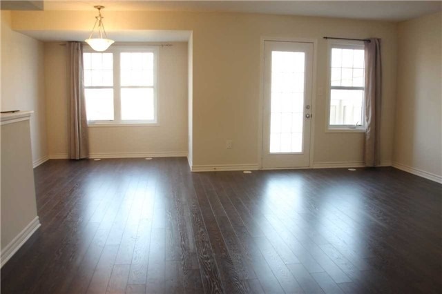 1541 Gainer Cres