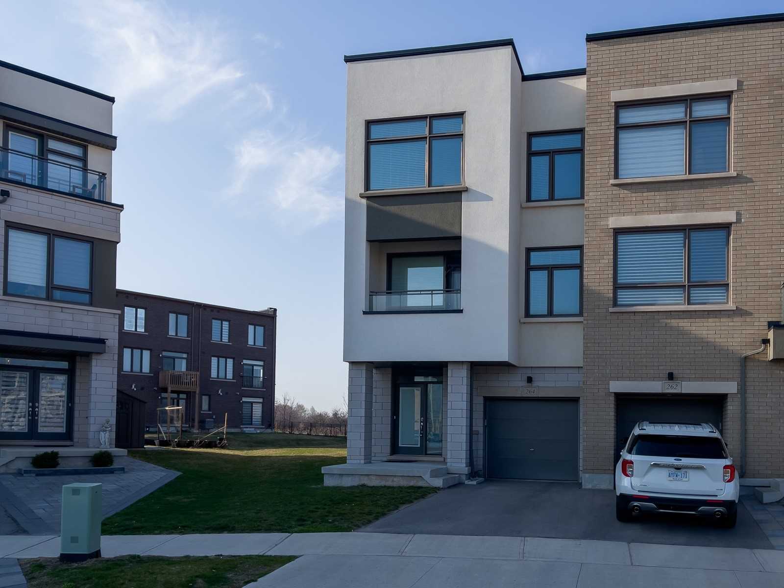 264 Squire Cres