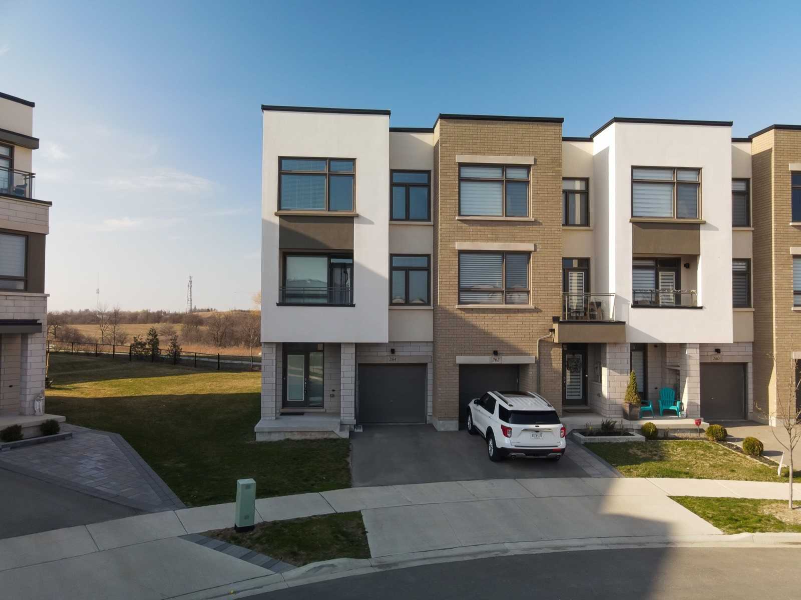 264 Squire Cres