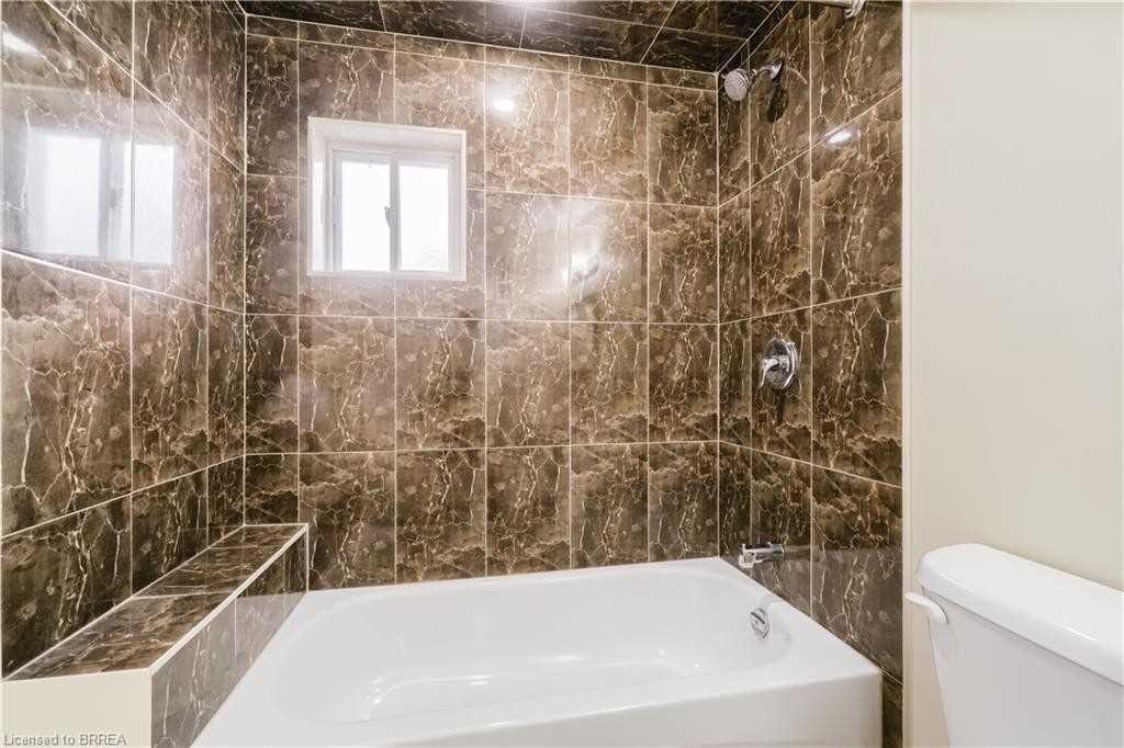 39 Nottawasaga Cres