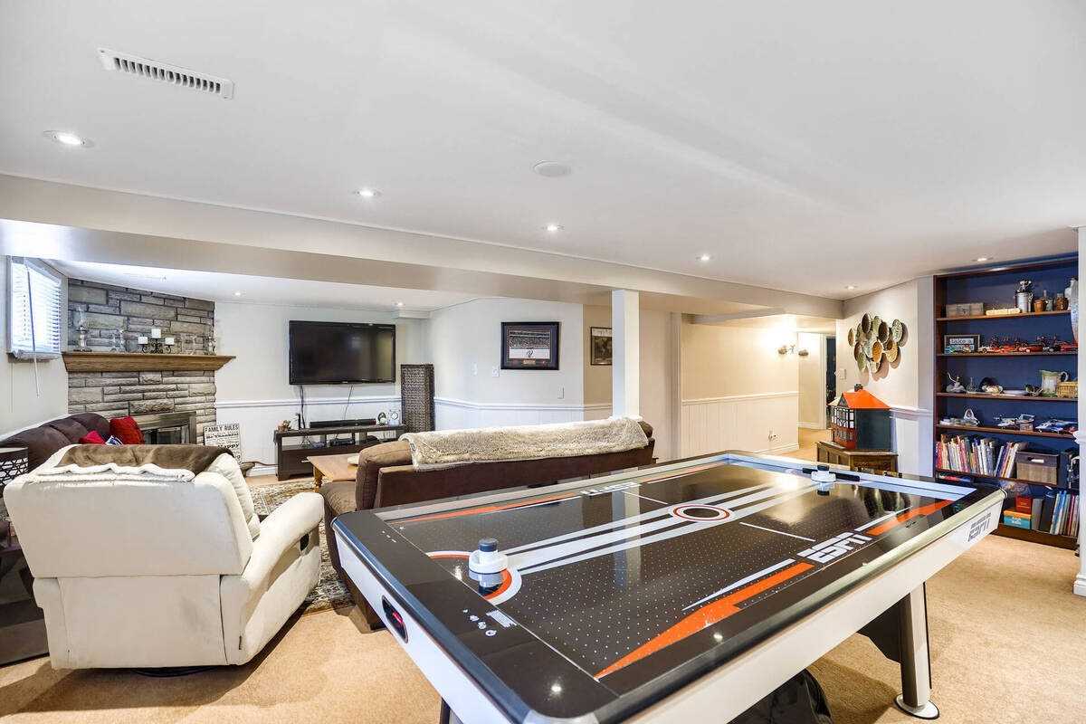 44 Baylor Cres