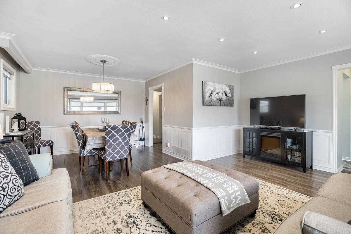 44 Baylor Cres