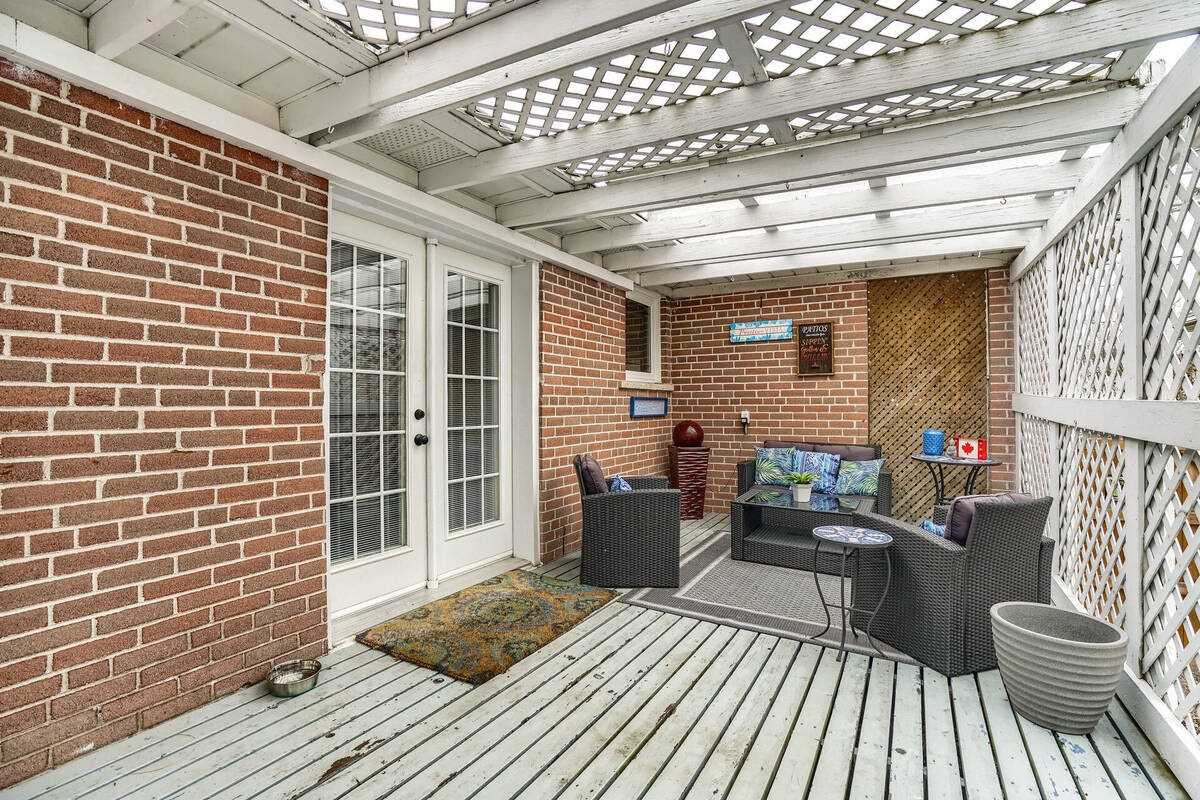 44 Baylor Cres