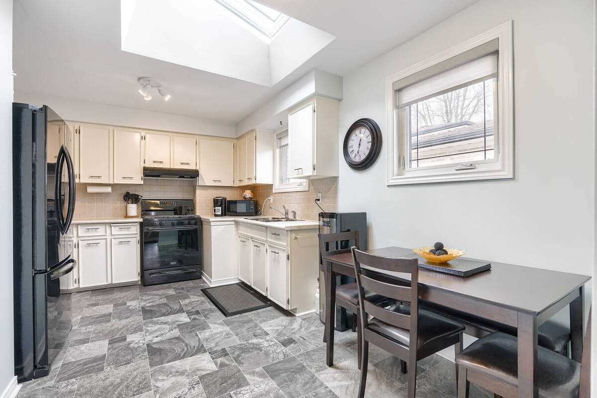 44 Baylor Cres