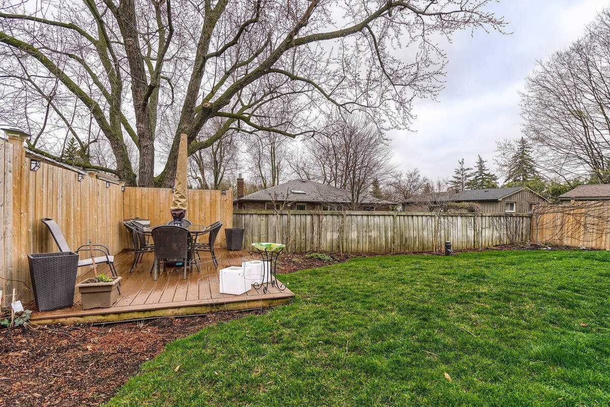 44 Baylor Cres