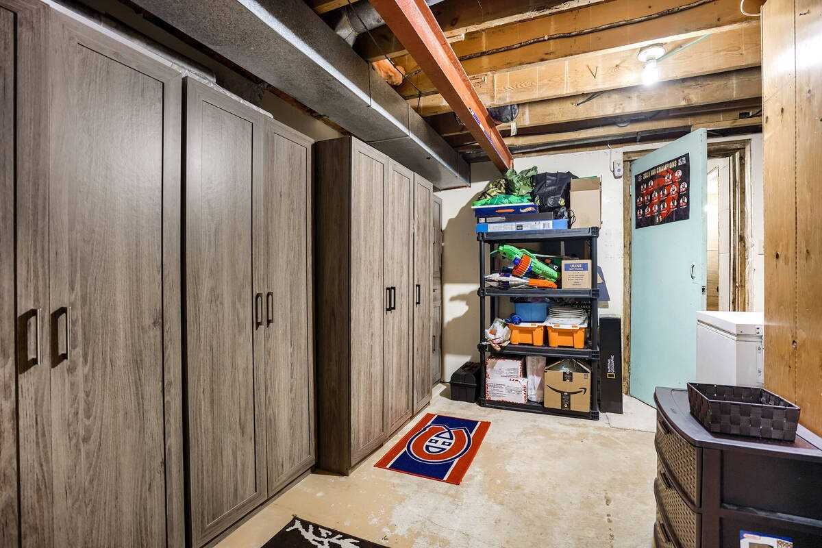 44 Baylor Cres