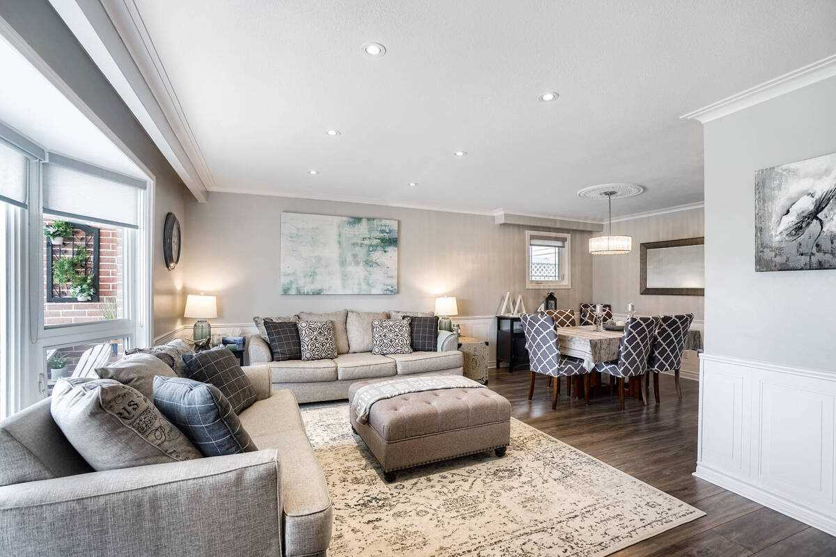44 Baylor Cres