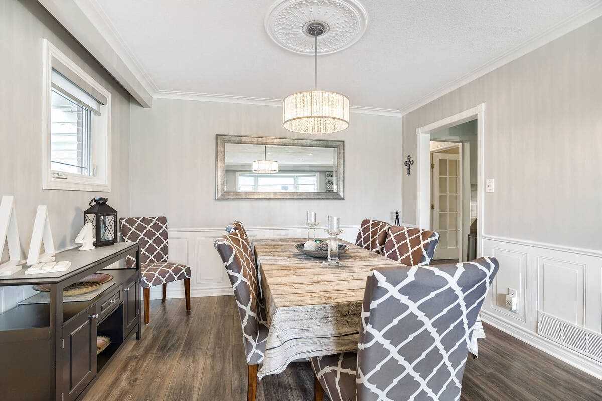 44 Baylor Cres