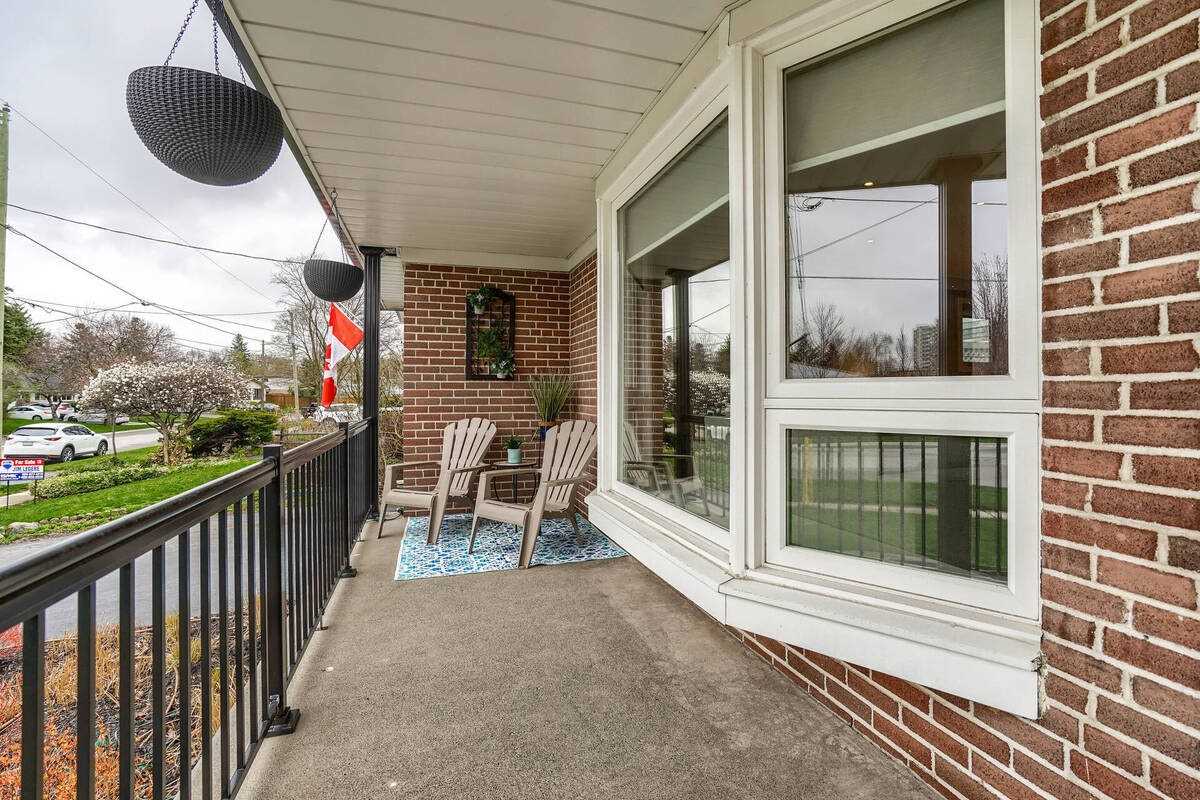 44 Baylor Cres
