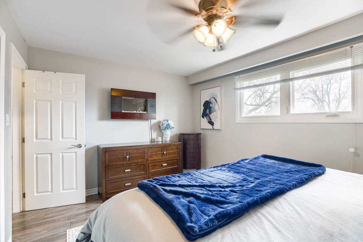 44 Baylor Cres