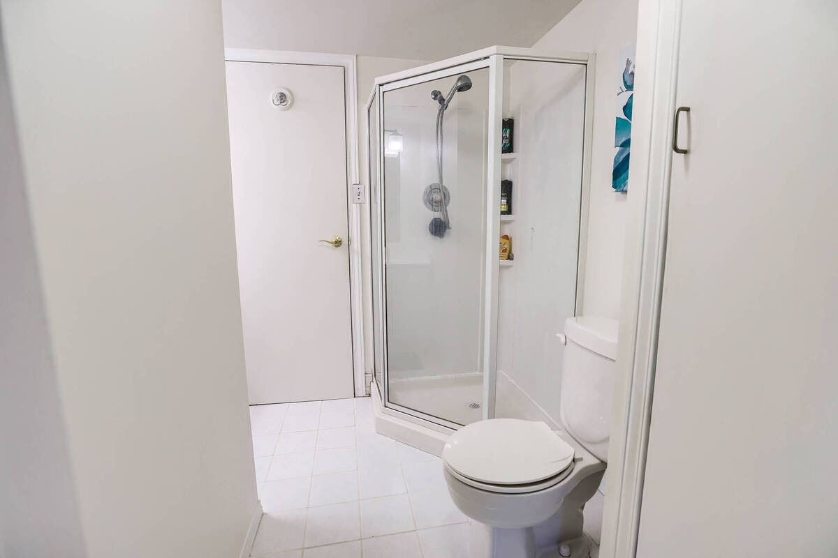44 Baylor Cres